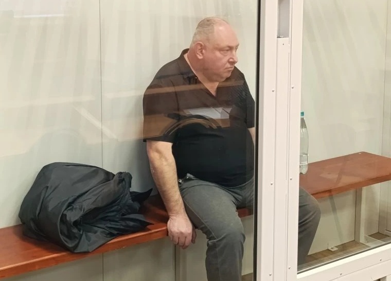 Обвиняемого во взятках главврача саратовской больницы отпустили под домашний арест